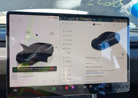 2026 Tesla Model Y Premium Rear-Wheel Drive/Standard Rear-Wheel Drive z USA, uszkodzony, nr VIN 7SAYGDED1TF397423